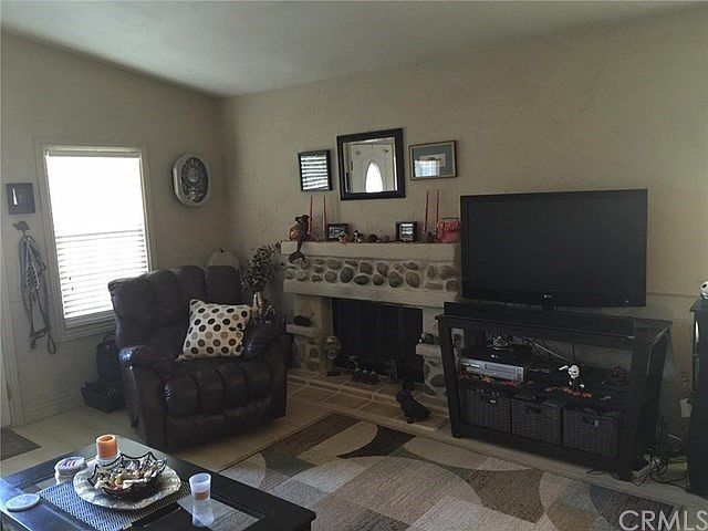 2nd image of 1172 Creekside Ln