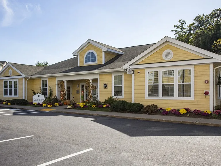 Lynnfield Commons — Photo 25