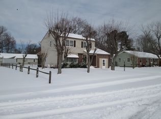 5 Neff Dr, Hampton, VA 23669