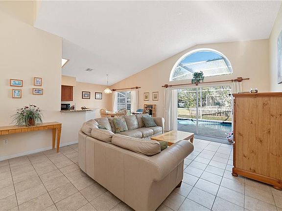 5th image of 2848 Picadilly Cir