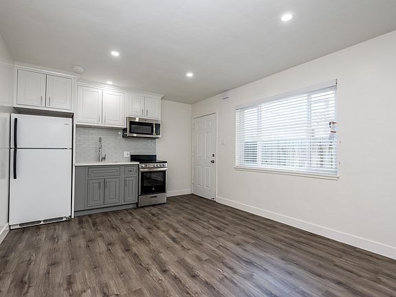 4th image of 421 Tamarack Ln