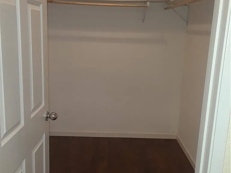 828 Greenwich Ct — Photo 7