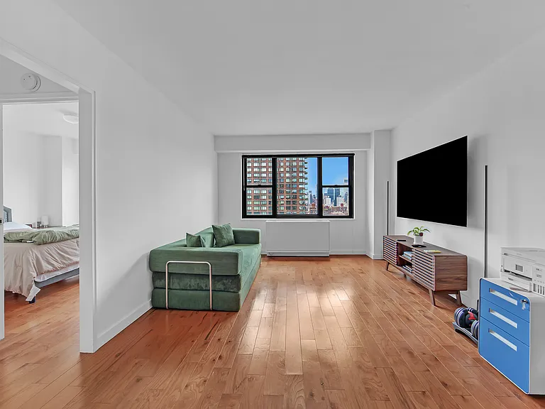 345 E 80th St #31H — Photo 1