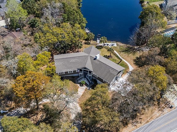 2nd image of 800 Tillson Rd.