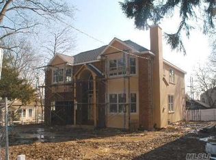 2 Warner Ave #A, Roslyn Heights, NY 11577