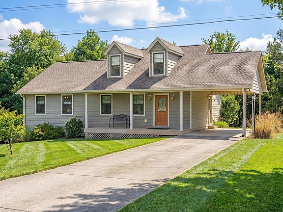 3rd image of 104 Oak Crest Dr