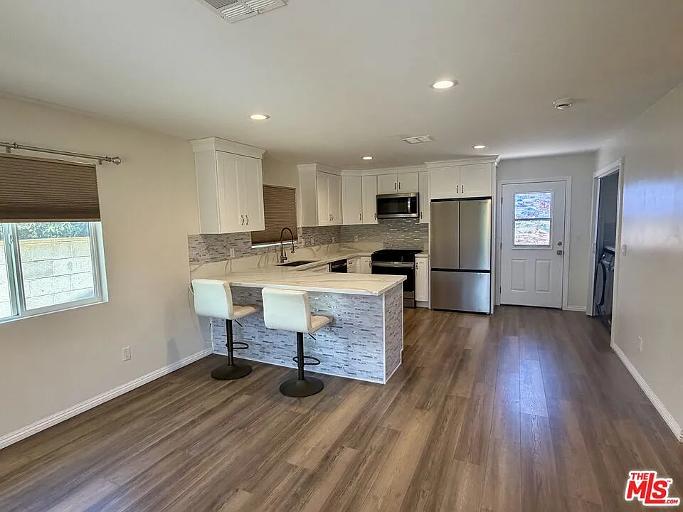 3 bed, 1200 sqft, $4,000 — Photo 4