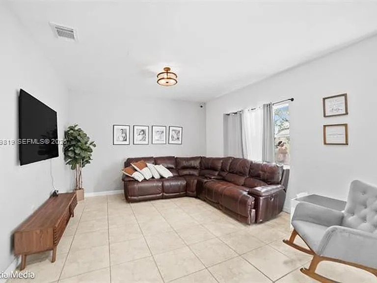 3160 NE 1st Dr #3160 — Photo 7