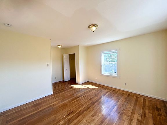 3rd image of 6100 Columbia Ave