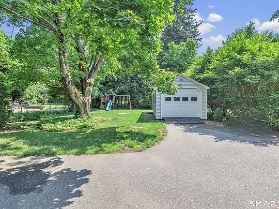 2nd image of 2082 Stratfield Road