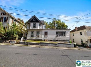 412 N 8th St, Stroudsburg, PA 18360