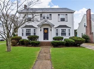 30 Preston Dr, Cranston, RI 02910