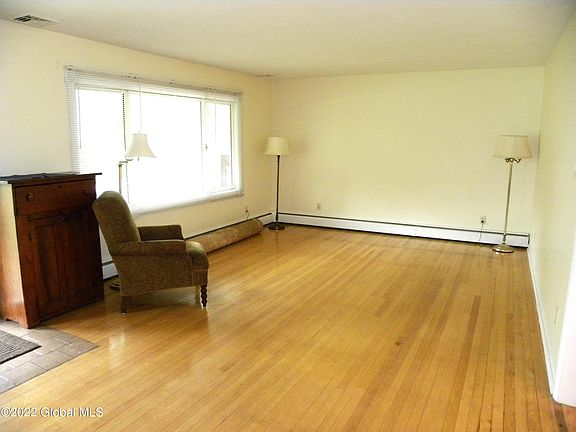 4th image of 42 Juniper Dr