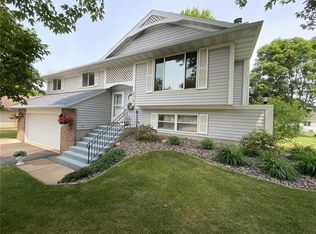 2018 Meadow Ln, Eau Claire, WI 54701