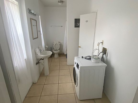 3rd image of 854 N High St APT D