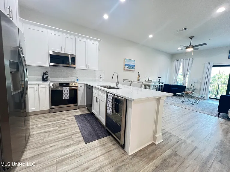 124 Court St — Photo 3