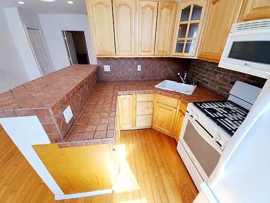 Rented by Brooklyn Property Group LLC | media 28