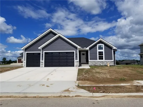 4391 Aspen Dr, Basehor, KS 66007