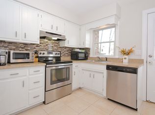 30 Cherokee Trl, Ridge, NY 11961