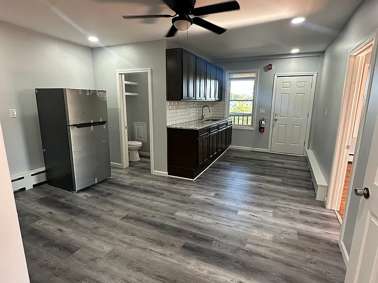 605 E Main St #3W — Photo 9