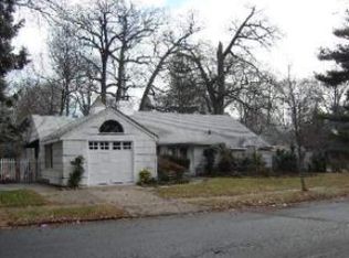 6147 210th St, Oakland Gardens, NY 11364