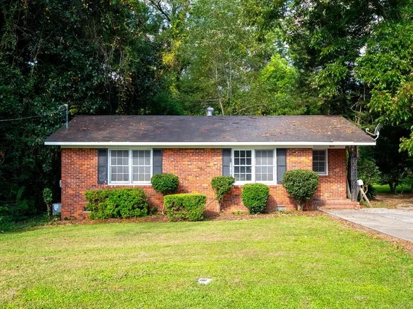 102 S Taylor St, Nicholls, GA 31554