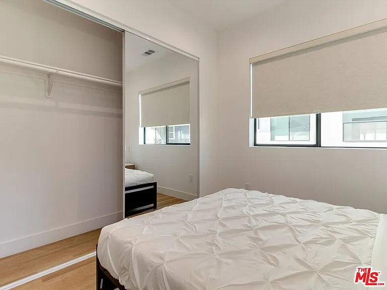 2815 S Redondo Blvd — Photo 11