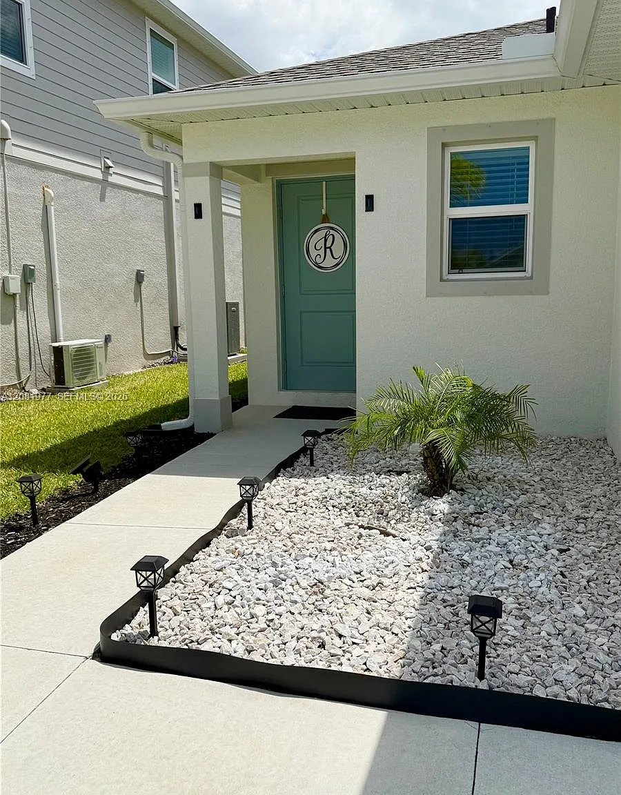 3 bed, 2.0 bath, 1429 sqft, $2,500 — Photo 2
