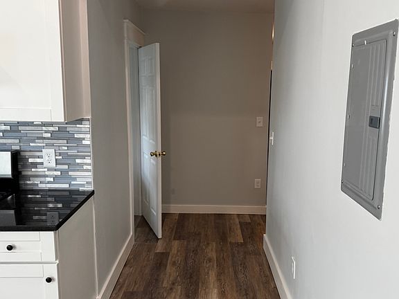 4th image of 320 Hildreth St