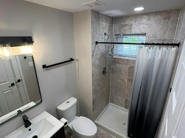 Lower level full bath