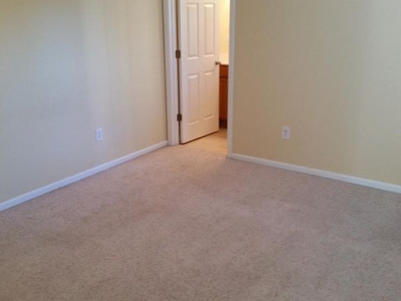 4th image of 134 Lincoln Dr #B