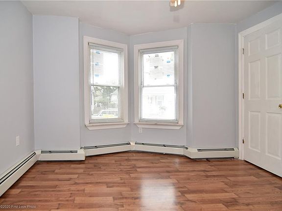 4th image of 115 Vine St