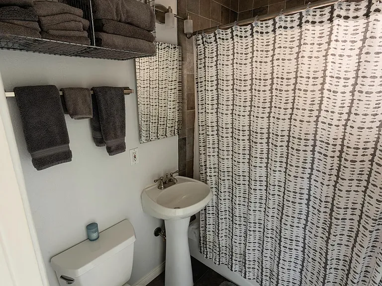 1236 Thomas Ave — Photo 22