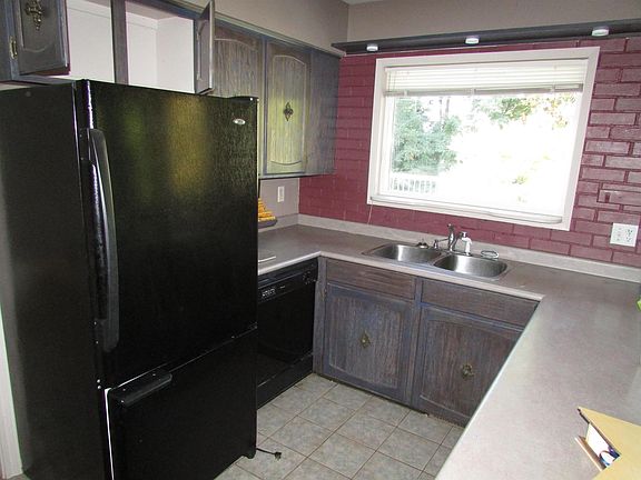 4th image of 2475 Sugarpine St