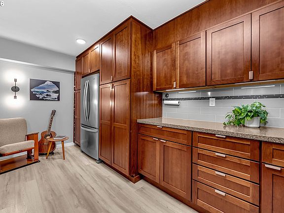 5th image of 2021 SW Main St Unit 33