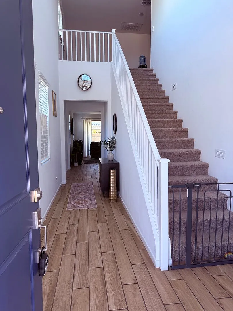 Spacious 4BR House in Glendale — Photo 3