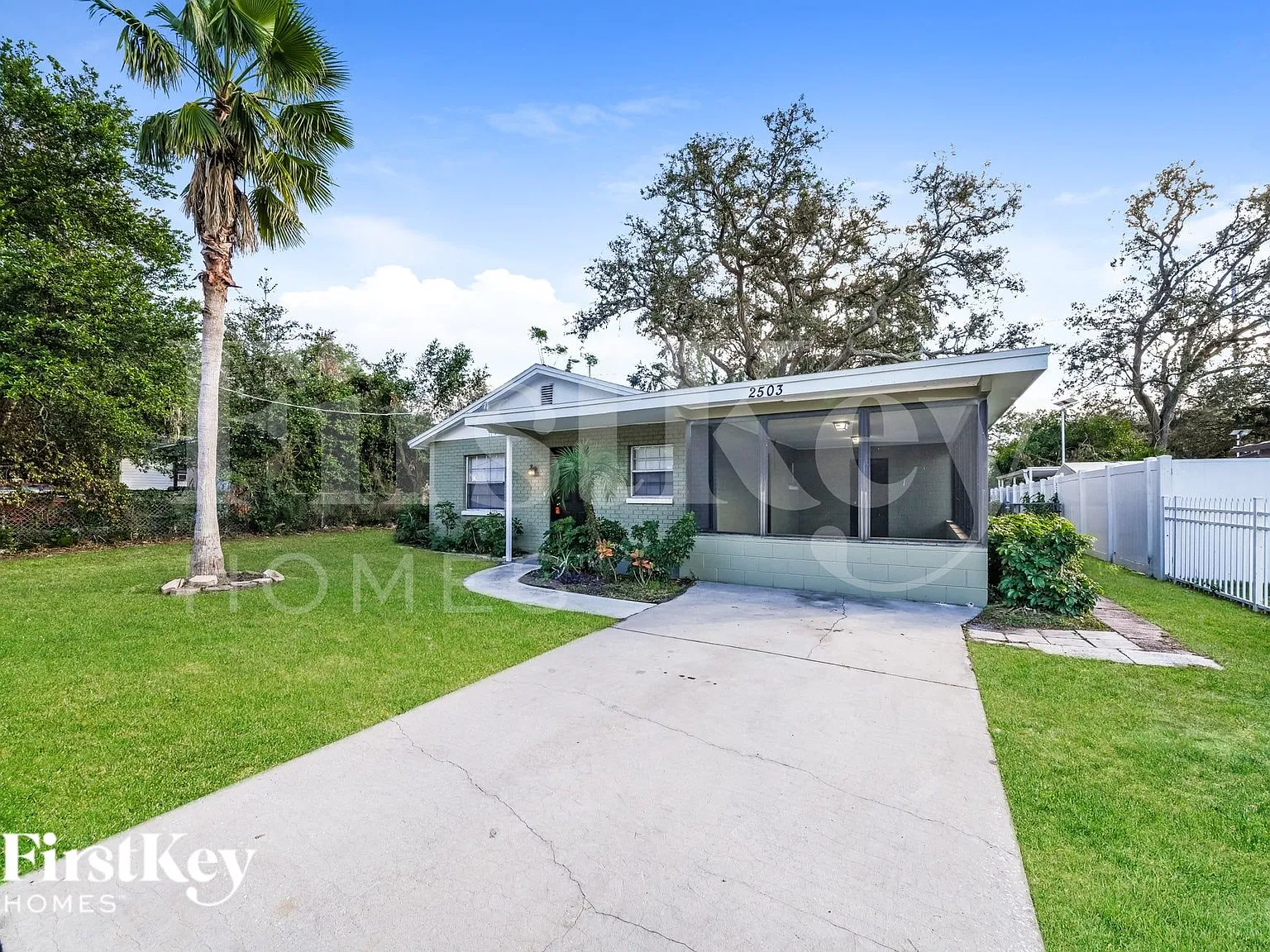 3 bed, 1.0 bath, 950 sqft, $2,180 — Photo 2