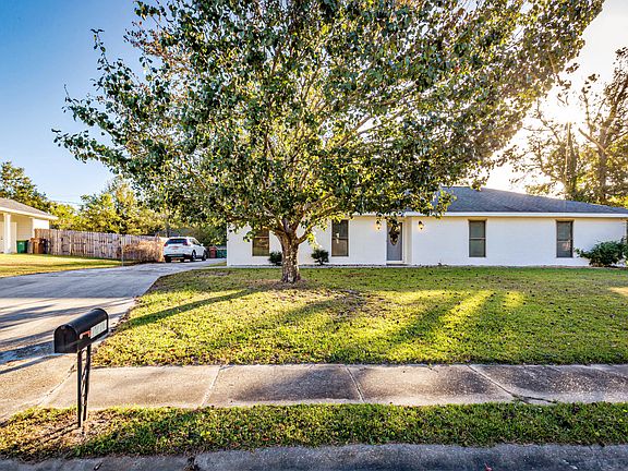 2nd image of 1213 Wisteria Ln