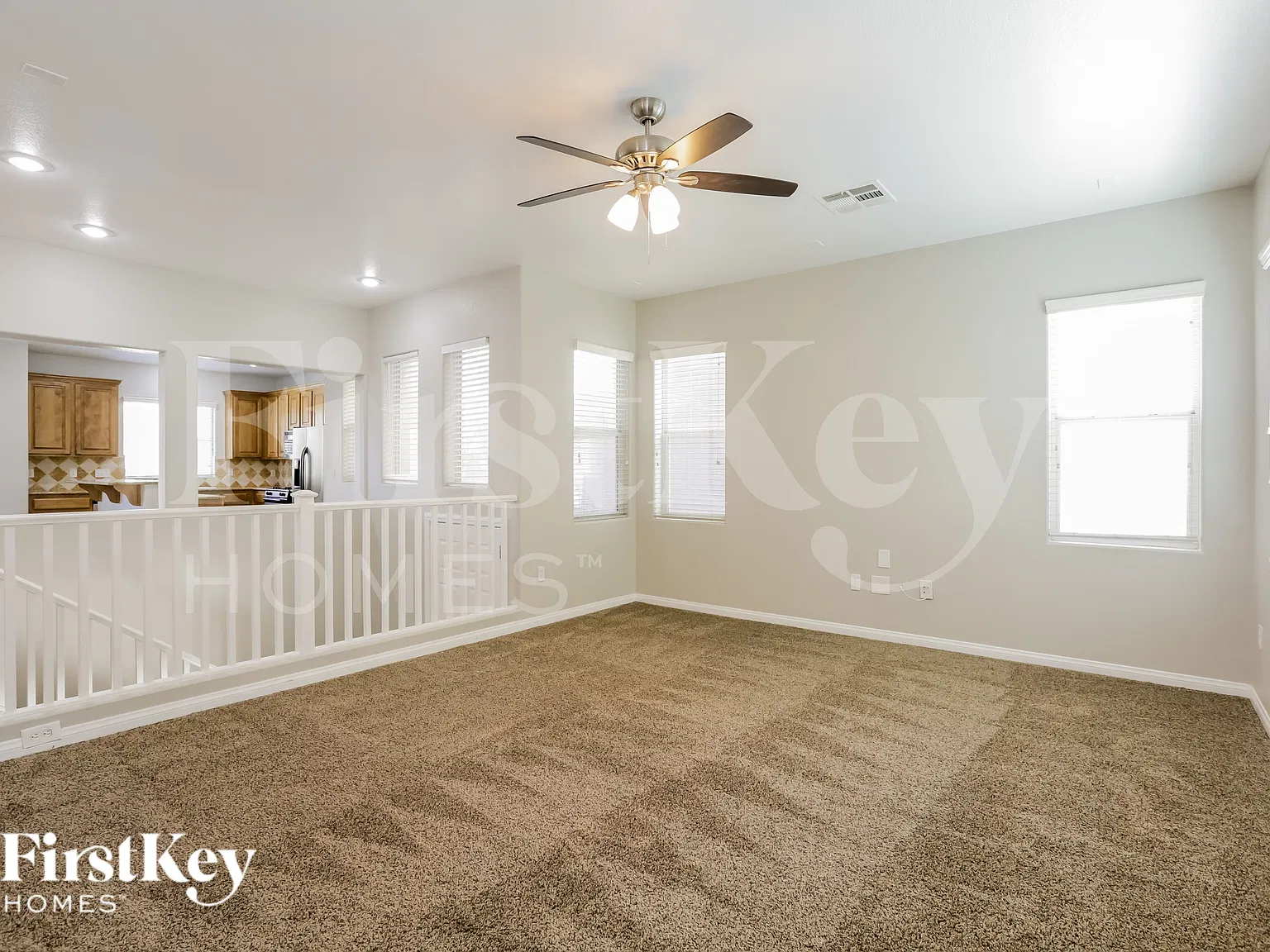 3 bed, 3.5 bath, 1977 sqft, $2,600 — Photo 3