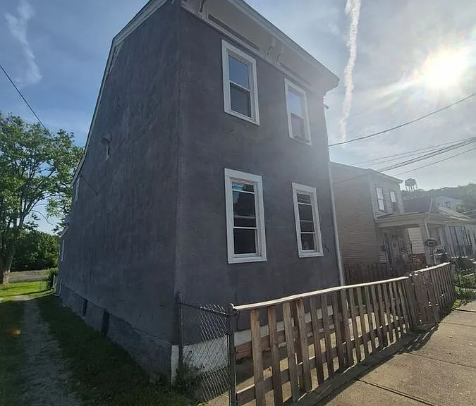614 E 16th St #1 — Photo 12