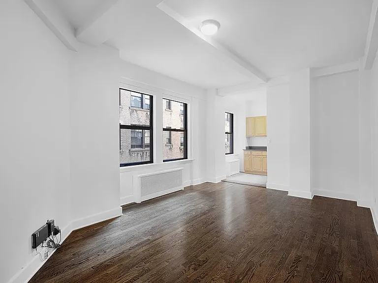 12 E 86th St #422 — Photo 8