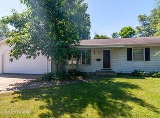 911 Montgomery Rd, Montgomery, IL 60538