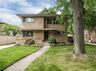 8376 Huntington Rd, Huntington Woods, MI 48070