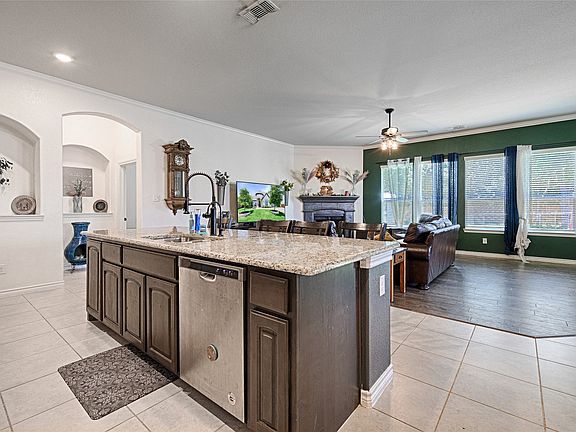 5th image of 1053 Legacy Oaks