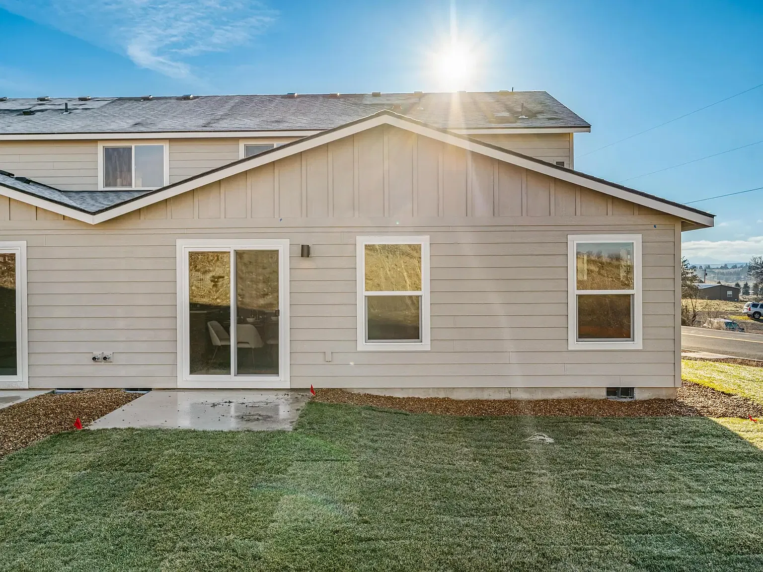 3 bed, 2.5 bath, 1395 sqft, $2,500 — Photo 3