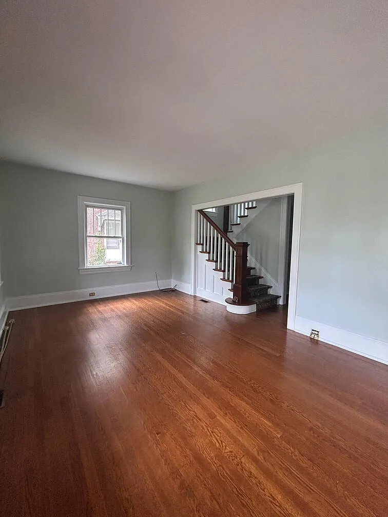 3 bed, 2.0 bath, 2421 sqft, $2,150 — Photo 4