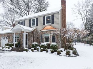 7 Transverse Rd, Garden City, NY 11530