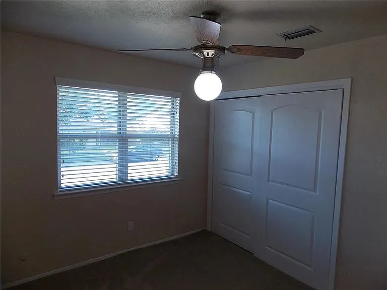 2122 Cedarcrest Dr — Photo 8
