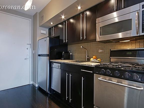 4th image of 300 E 62nd St #15055