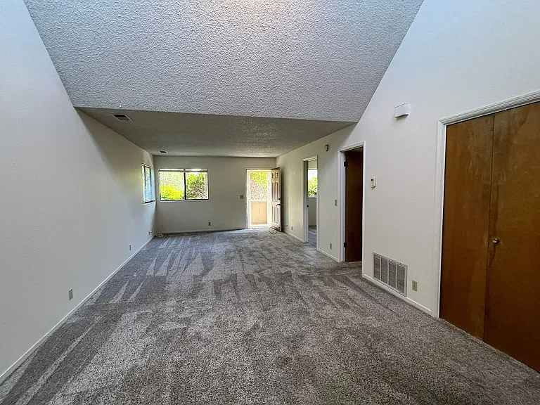 2167 Mountain View Dr — Photo 3